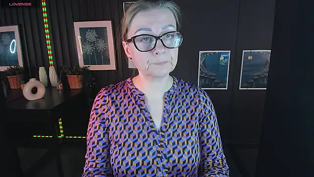 AlexandraKind online show from 5, 3, 2025