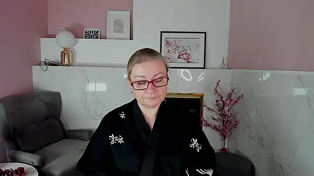 AlexandraKind online show from 4, 10, 2025