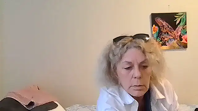 housewife shantie online show from 6, 5, 2026