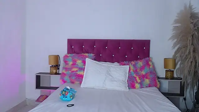 alinakiss online show from 9, 3, 2025