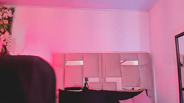 Snapshot of natacha__black_ chatting on 25, 2, 2025 natacha black online show from 25, 2, 2025