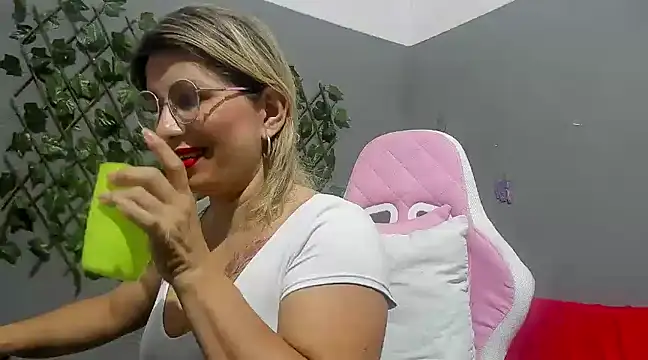 sexy bigboooty online show from 8, 12, 2024