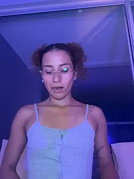 varenkaivanova 22 online show from 13, 3, 2025