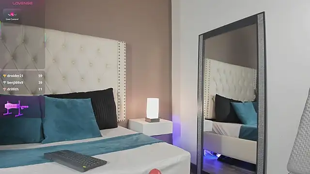 Julia Martinez  online show from 28, 7, 2026