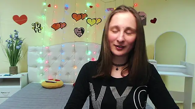 MichelLeee online show from 6, 3, 2025