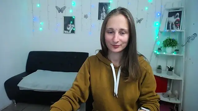 MichelLeee online show from 10, 10, 2025