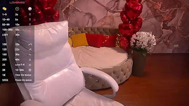 DreamyLinaa online show from 22, 2, 2025