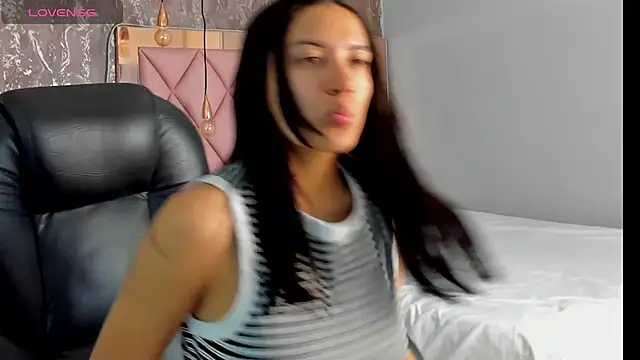 SKYLERWHIITEE online show from 8, 1, 2025