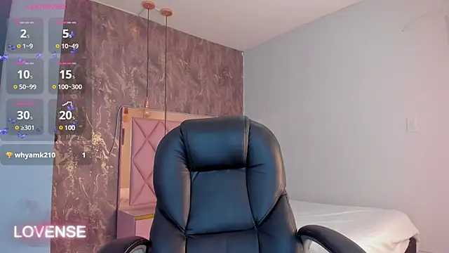 SKYLERWHIITEE online show from 13, 2, 2025