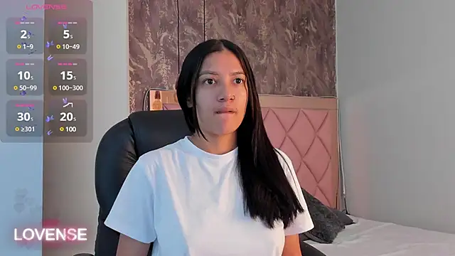 SKYLERWHIITEE online show from 6, 3, 2025