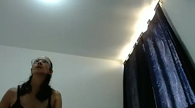 nicolle milf1978 online show from 26, 1, 2025