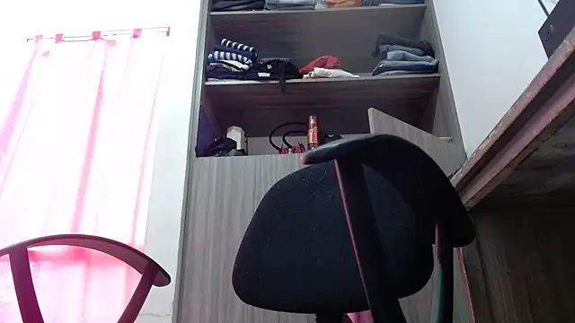 nicolle milf1978 online show from 26, 4, 2026