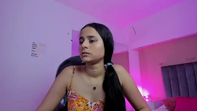 Giselle Roldan online show from 6, 3, 2026