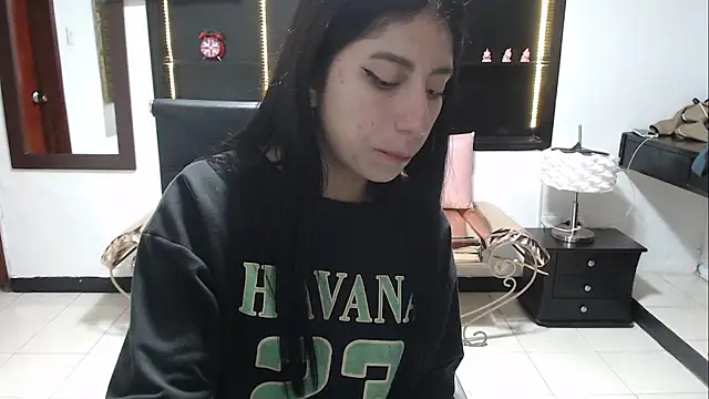 Angela Diaz  online show from 28, 12, 2024