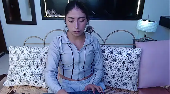 Angela Diaz  online show from 4, 1, 2025