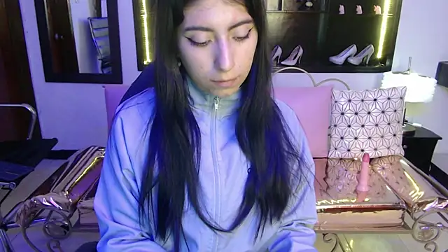 Angela Diaz  online show from 21, 1, 2025