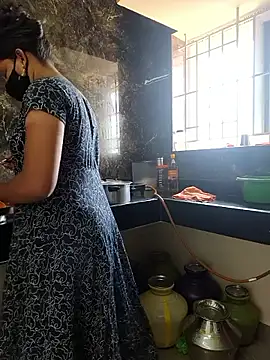 Tamil Shalini Lustyy online show from 18, 4, 2026