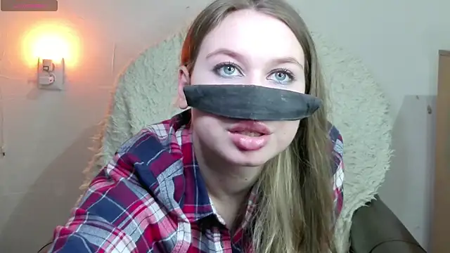 Snapshot of Mikki5P chatting on 3, 3, 2025 Mikki5P online show from 3, 3, 2025