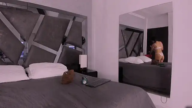 Radiant Naomi online show from 23, 7, 2026