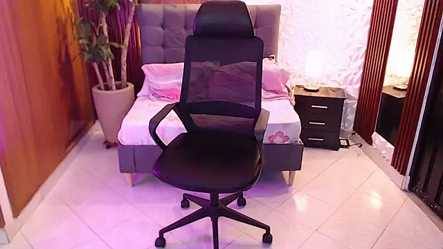 Snapshot of ashleylove_prg chatting on 28, 1, 2025 ashleylove prg online show from 28, 1, 2025