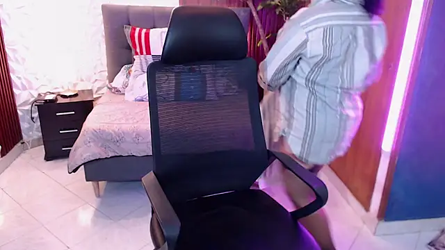 Snapshot of ashleylove_prg chatting on 2, 2, 2025 ashleylove prg online show from 2, 2, 2025