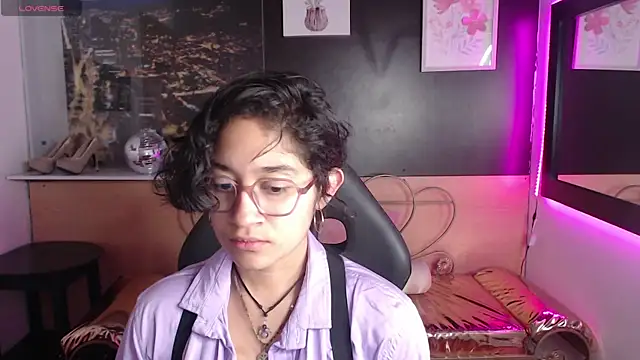 Snapshot of Lili_Gomez_ chatting on 4, 10, 2025 Lili Gomez online show from 4, 10, 2025
