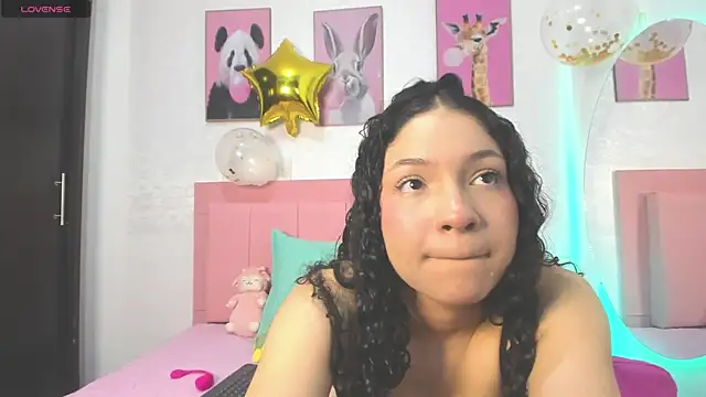 Snapshot of amandalee01 chatting on 2, 2, 2025 amandalee01 online show from 2, 2, 2025