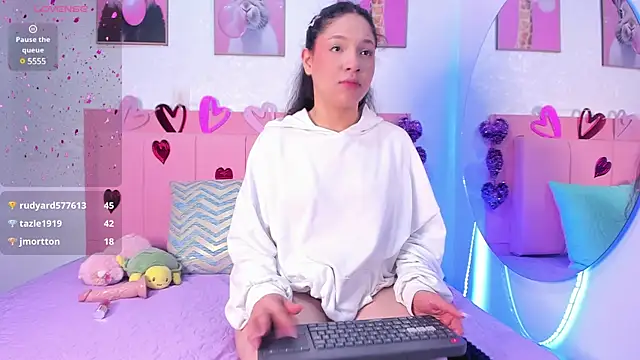 Snapshot of amandalee01 chatting on 9, 2, 2025 amandalee01 online show from 9, 2, 2025