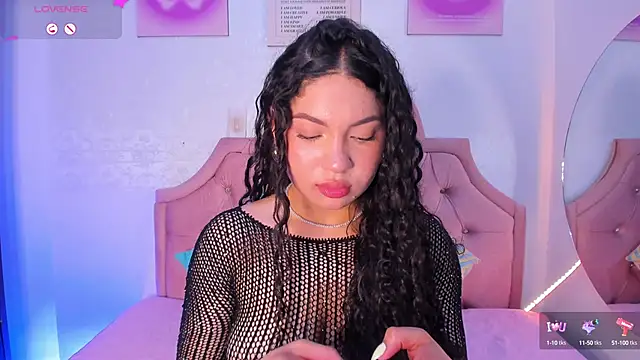 Snapshot of amandalee01 chatting on 24, 9, 2025 amandalee01 online show from 24, 9, 2025