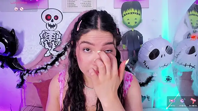 Snapshot of amandalee01 chatting on 12, 10, 2025 amandalee01 online show from 12, 10, 2025