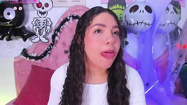 Snapshot of amandalee01 chatting on 15, 10, 2025 amandalee01 online show from 15, 10, 2025