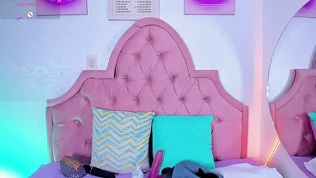 Snapshot of amandalee01 chatting on 7, 11, 2025 amandalee01 online show from 7, 11, 2025