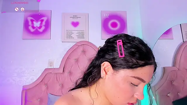 Snapshot of amandalee01 chatting on 20, 11, 2025 amandalee01 online show from 20, 11, 2025