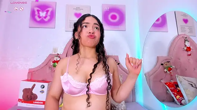 Snapshot of amandalee01 chatting on 28, 11, 2025 amandalee01 online show from 28, 11, 2025