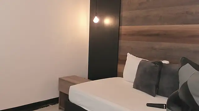 stephanya  online show from 24, 4, 2026