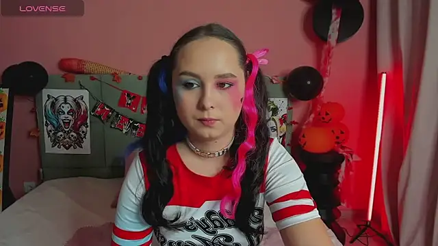 BeatriceReeves online show from 2, 11, 2025