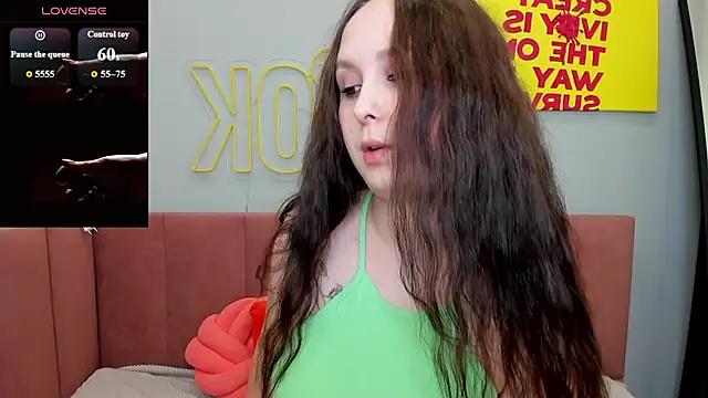 BeatriceReeves online show from 12, 6, 2026
