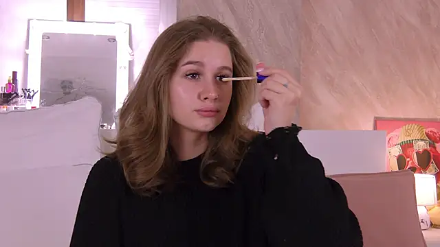 EllieHayes online show from 5, 10, 2025