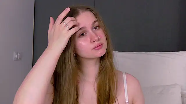 Snapshot of EllieHayes chatting on 11, 6, 2026 EllieHayes online show from 11, 6, 2026