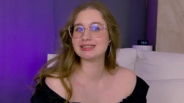 Snapshot of EllieHayes chatting on 19, 6, 2026 EllieHayes online show from 19, 6, 2026