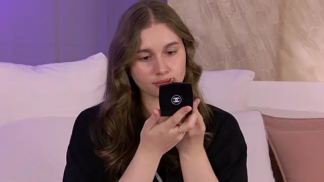 EllieHayes online show from 29, 7, 2026