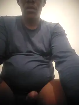 Snapshot of zuludog chatting on 4, 6, 2026 zuludog online show from 4, 6, 2026