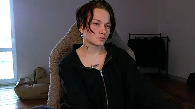 Snapshot of esajukyy chatting on 13, 5, 2026 esajukyy online show from 13, 5, 2026