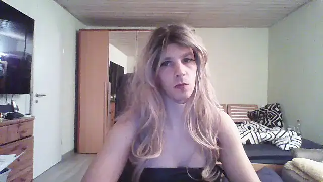 Snapshot of Kinky-Kristina chatting on 3, 10, 2025 Kinky-Kristina online show from 3, 10, 2025