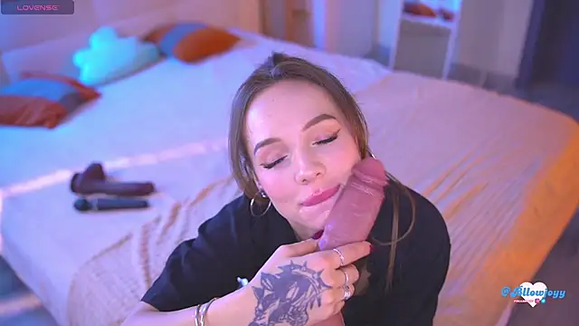 Snapshot of Bllowjoyy chatting on 13, 10, 2025 Bllowjoyy online show from 13, 10, 2025