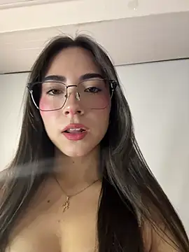 Melody 04 online show from 4, 4, 2026