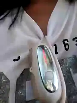 Snapshot of Danna-linyi chatting on 27, 12, 2024 Danna-linyi online show from 27, 12, 2024