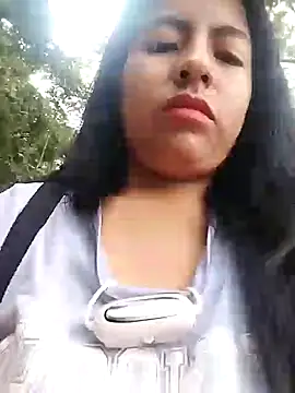 Snapshot of Danna-linyi chatting on 28, 12, 2024 Danna-linyi online show from 28, 12, 2024