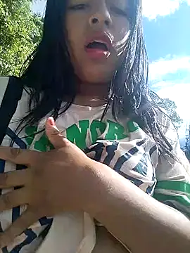 Snapshot of Danna-linyi chatting on 5, 3, 2025 Danna-linyi online show from 5, 3, 2025