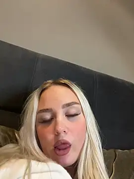 Snapshot of CherryEmmy chatting on 21, 12, 2024 CherryEmmy online show from 21, 12, 2024